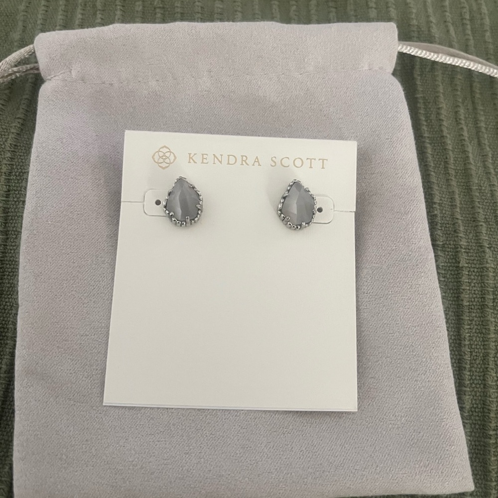 EUC Kendra Scott Tessa Stud Earrings in Silver Cat Eye